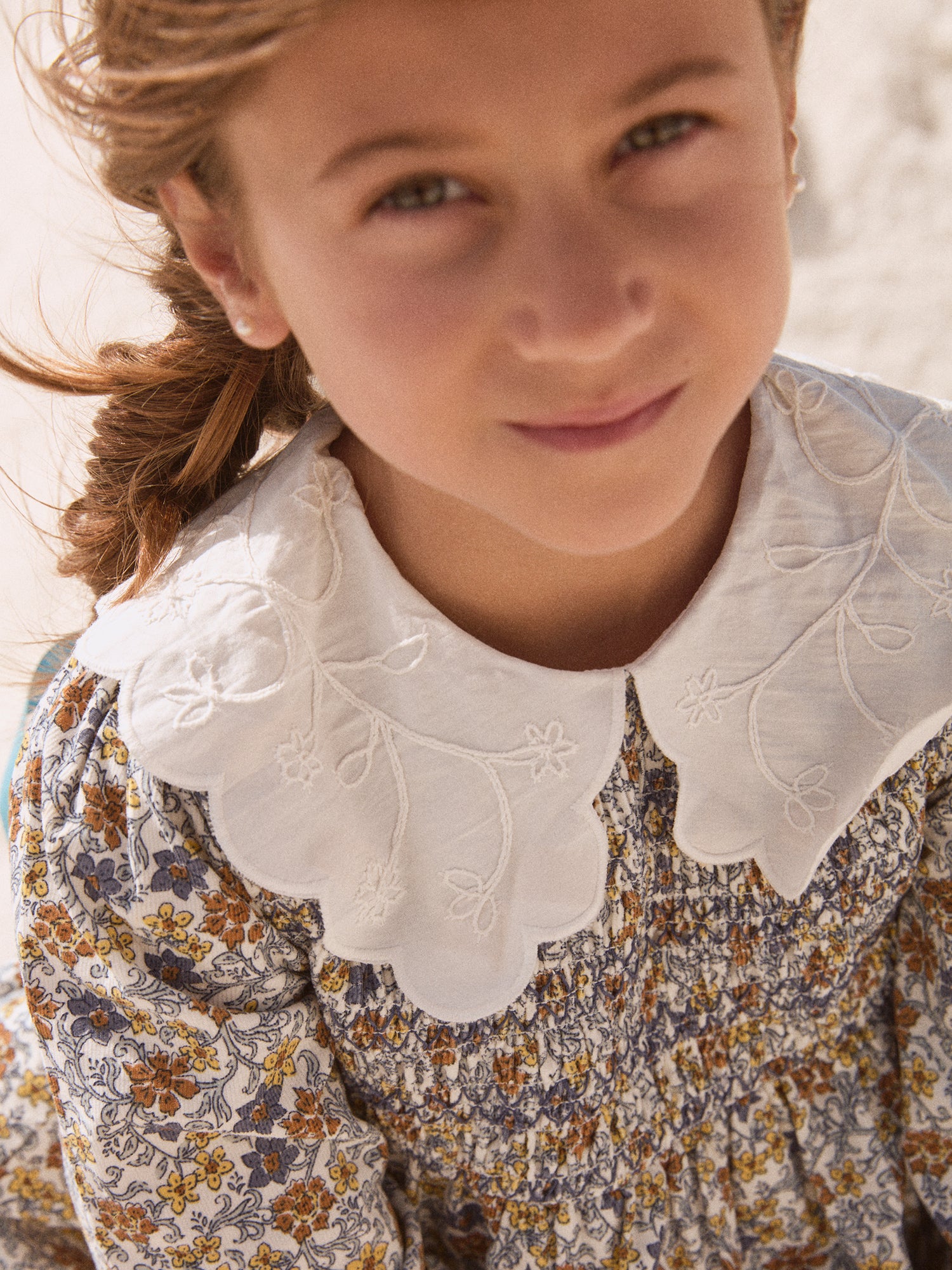 Robe imprimé fleuri à col pétale blanc Fille