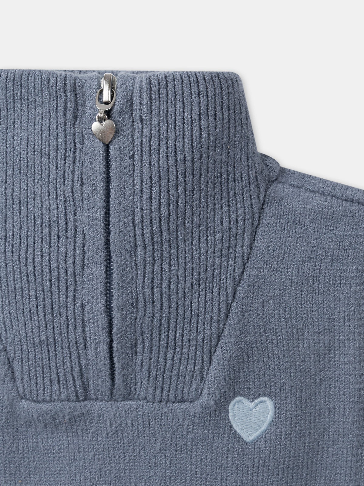 Plastron bleu grisé à broderie coeur Fille