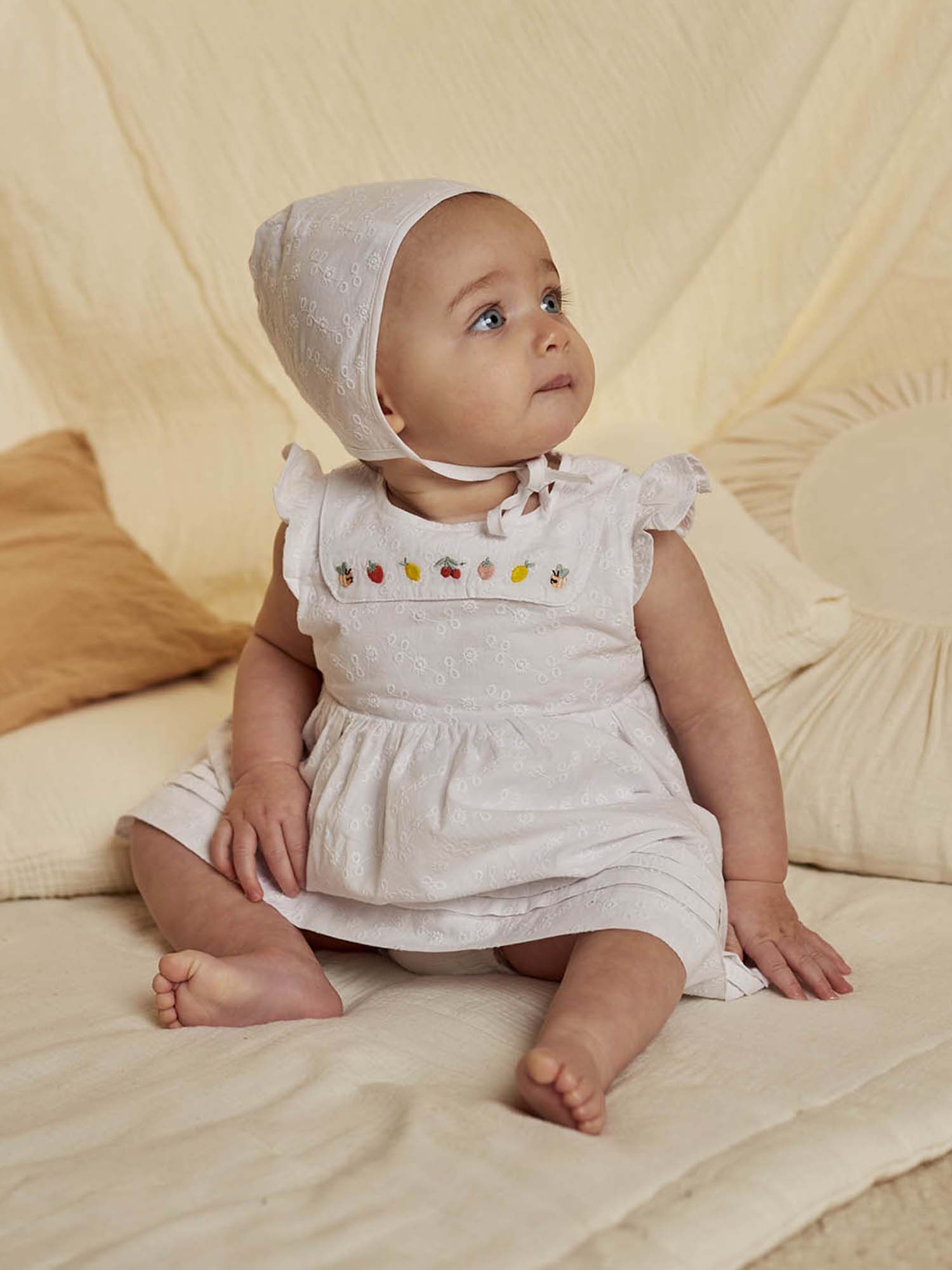 Robe blanche bloomer et beguin brodes naissance fille Fille Sergent Major