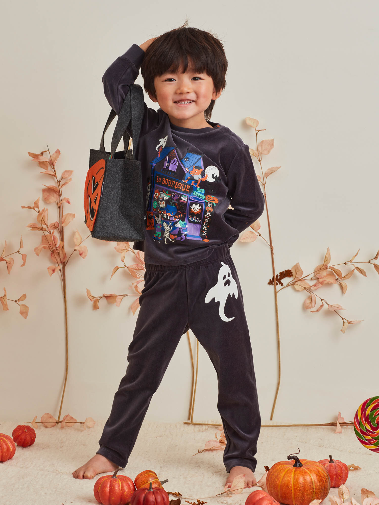 Ensemble pyjama gris fonc motifs phosphorescents et sac
