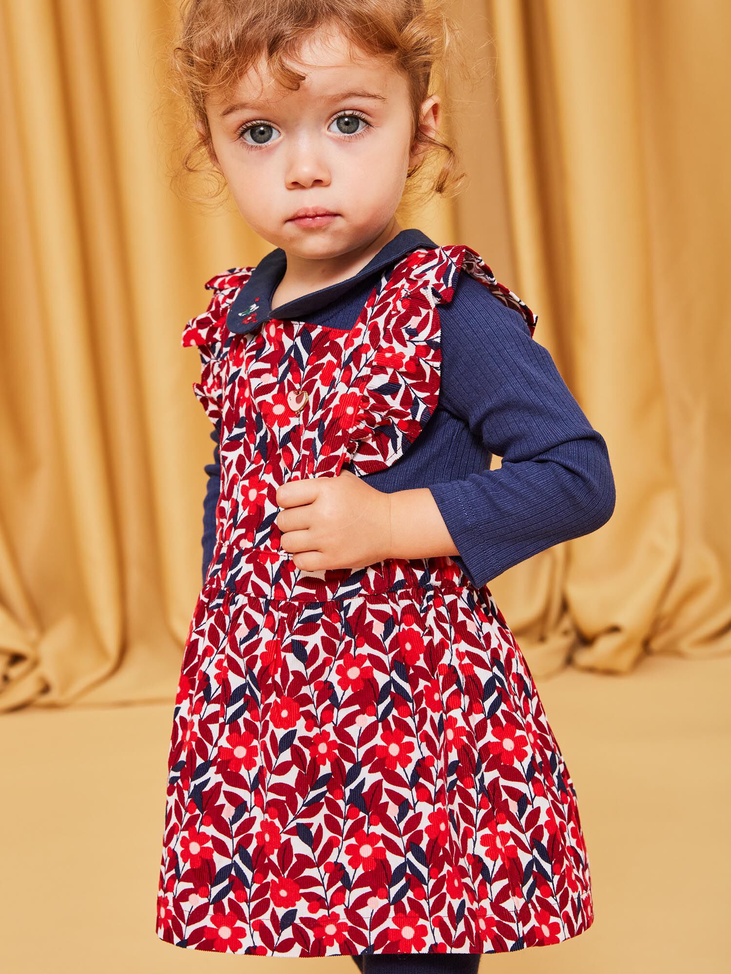 Robe store chasuble rouge
