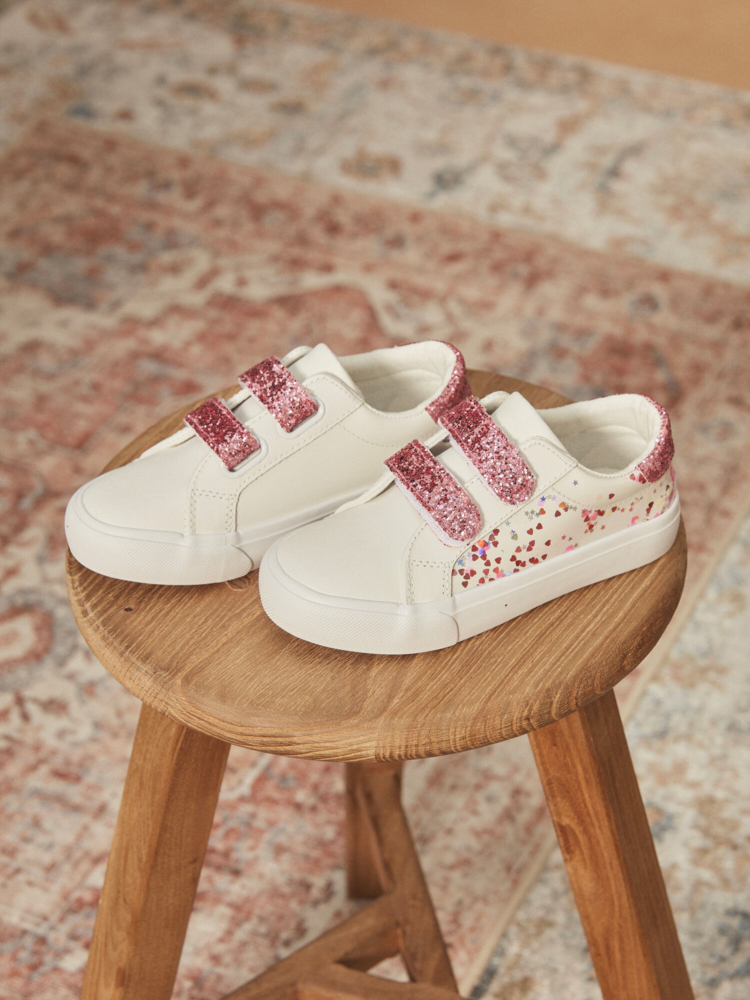 Chaussures sales blanches fille