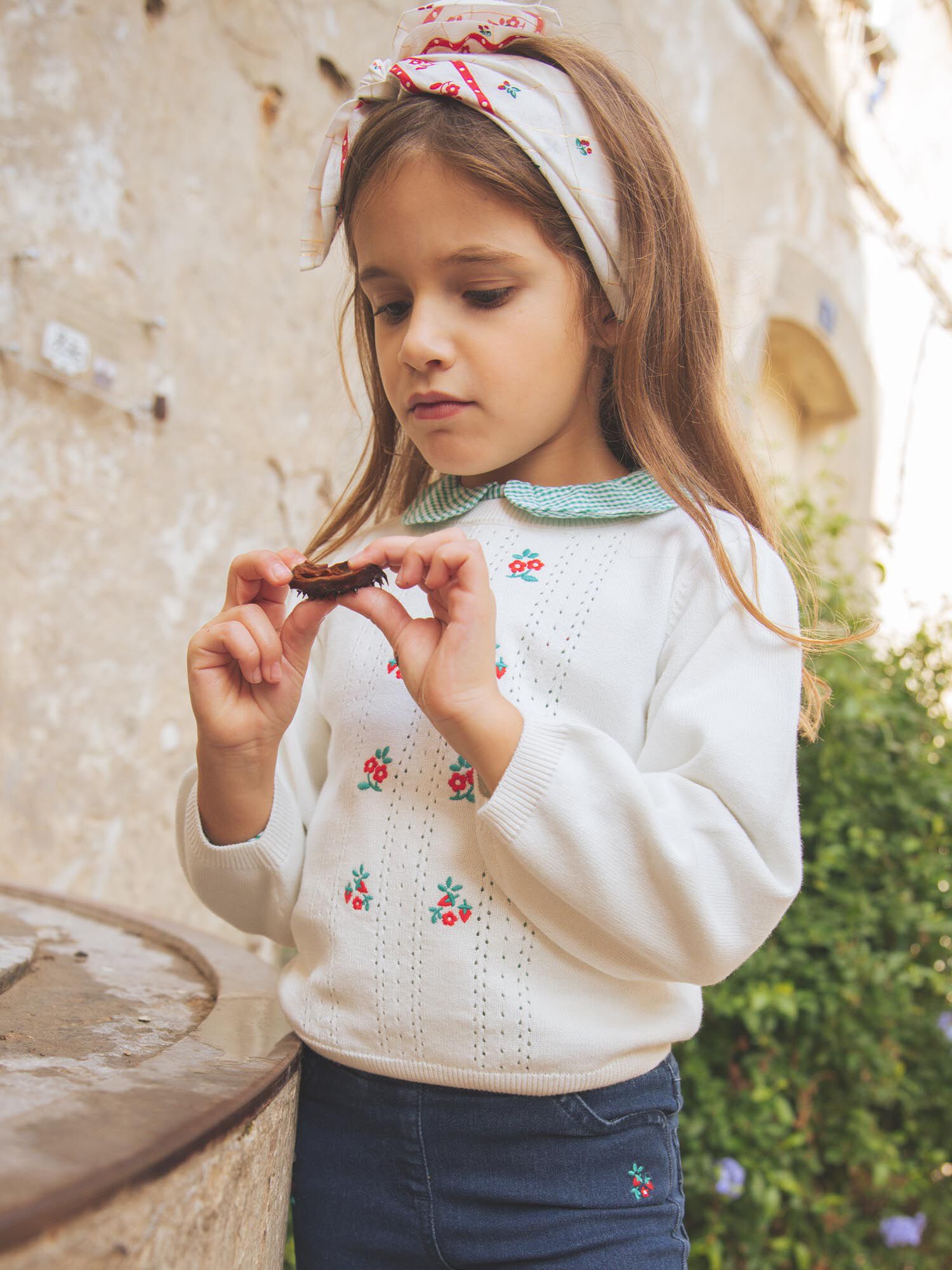Pull ecru ajoure a broderies fleuries et fraises Fille Sergent Major